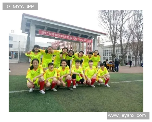 足球场上的颜值与实力并存帅球星九宫格 完美呈现足球偶像风采