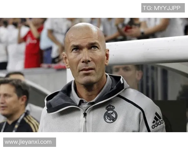 足球球星豪华消费背后的奢侈生活与品牌效应探讨